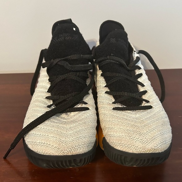Nike LeBron 16 GS ‘Space Travel’ - Picture 6 of 9
